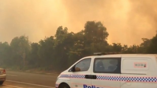 Fire crews are battling a large fire on the Gold Coast. 