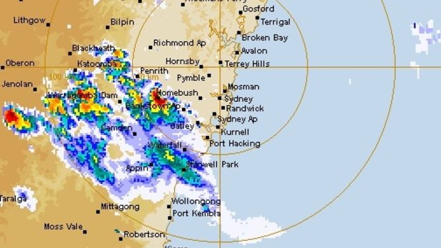 Storm cell moves towards Sydney.