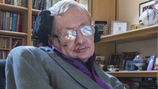 Professor Stephen Hawking says he no longer feels welcome in the US. 