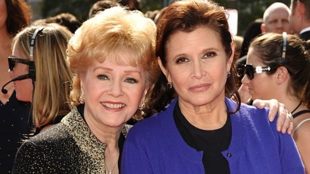 Carrie Fisher with her mother Debbie Reynolds, who also sadly passed away in December.