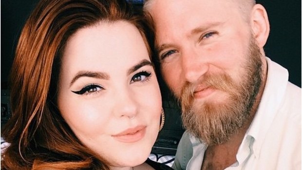 Melbourne-based artist Nick Holliday approached plus-size model Tess Munster online, the pair are now engaged.