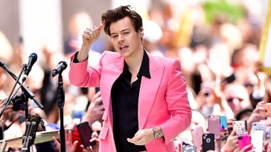 NEW YORK, NY - MAY 09:  Harry Styles performs on NBC's 'Today' show at Rockefeller Center on May 9, 2017 in New York City.  (Photo by James Devaney/GC Images)