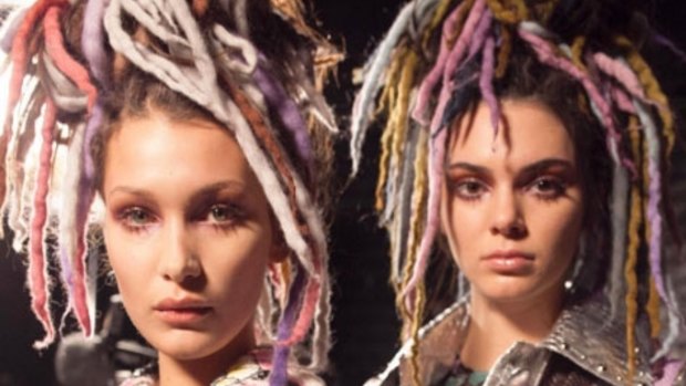 Models Bella Hadid and Kendall Jenner wear fake dreadlocks at Marc Jacobs' NYFW show.