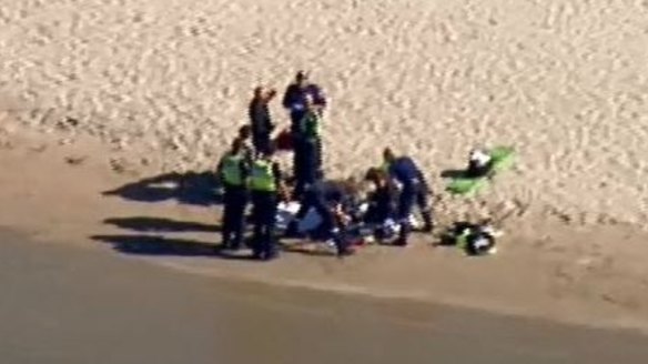 Man dies after being pulled from water at Sorrento beach
