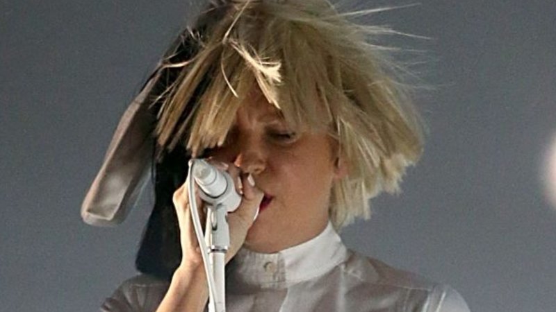 Sia Reveals Her Face After Wind Blows Her Wig