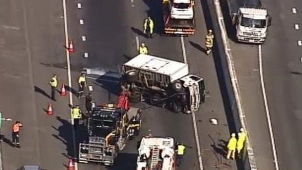 Crews worked to remove the truck that caused gridlock on the Pacific Motorway.
