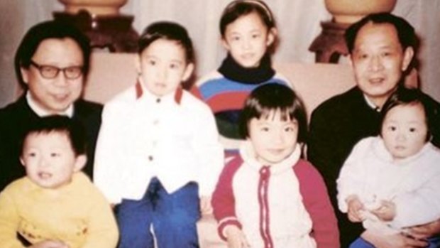 Li Zhao, back left, with Hu Yaobang, far right, and their grandchildren in 1981.