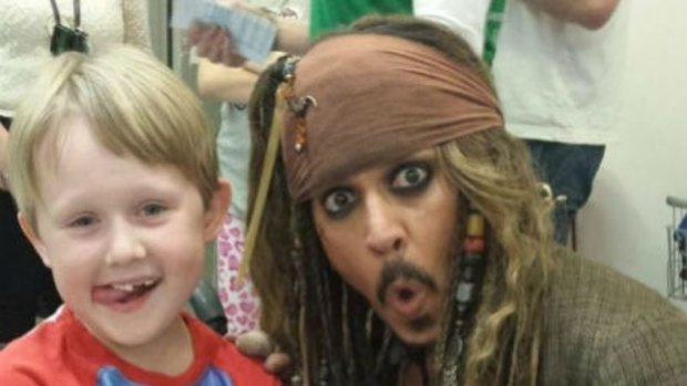 Johnny Depp made a surprise visit to the kids at Lady Cilento Hospital.