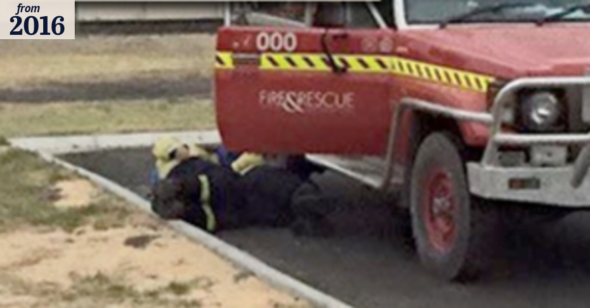 Fire destroys Yarloop, threatens Waroona and Harvey
