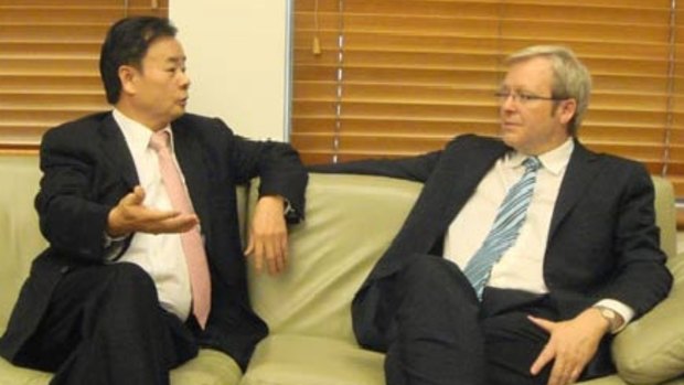 Dr Chau Chak Wing with Kevin Rudd in 2008.