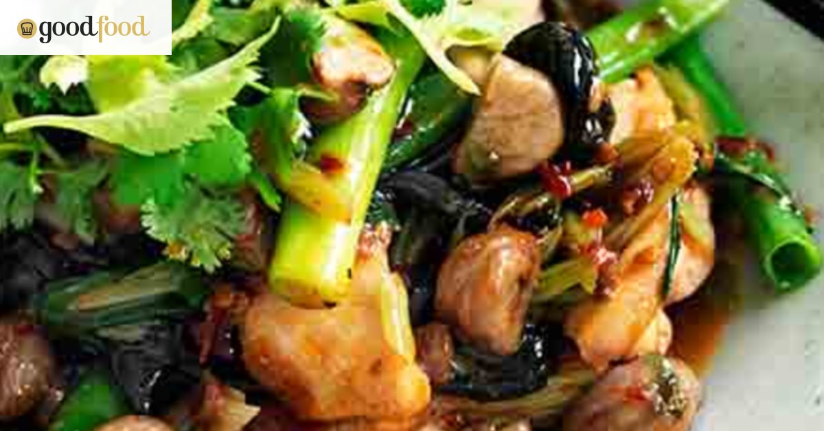 Chilli chicken with chestnuts, black funghi and celery