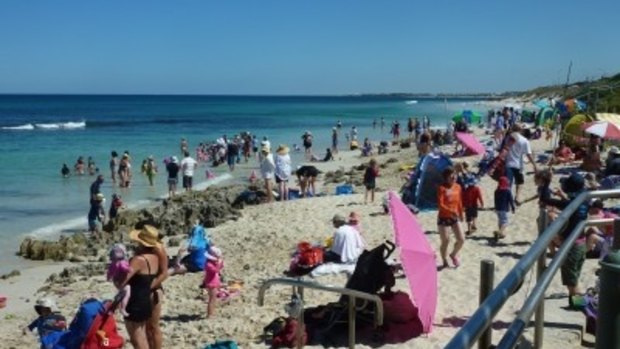 A man has died after getting into trouble snorkelling at Mettams Pool.