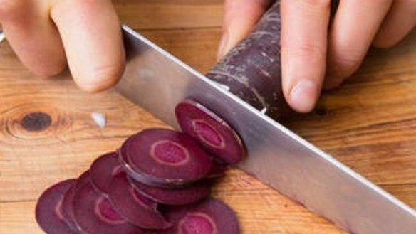 Rinse the carrots gently then cut them into thin strips.