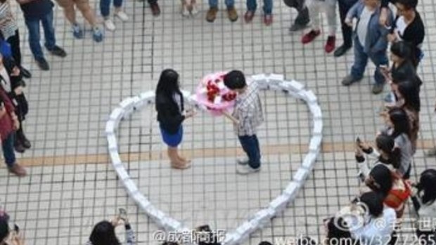 A man spent $106,000 on 99 iPhones as part of his elaborate marriage proposal.
