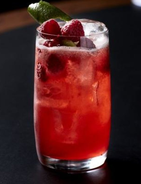 The flavours of raspberry and juniper give the Courtside Cooler its unique flavour.