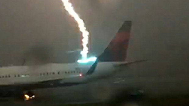 Lightning hits the rear fuselage of a Delta Airlines 737.