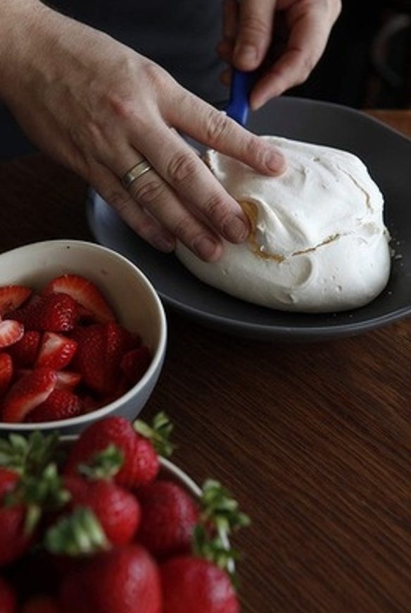 9. Kabboord's favoured method of making pavlova is to add passionfruit custard, fresh fruit and goat's curd. Step 1: Remove the top of the meringue. 
