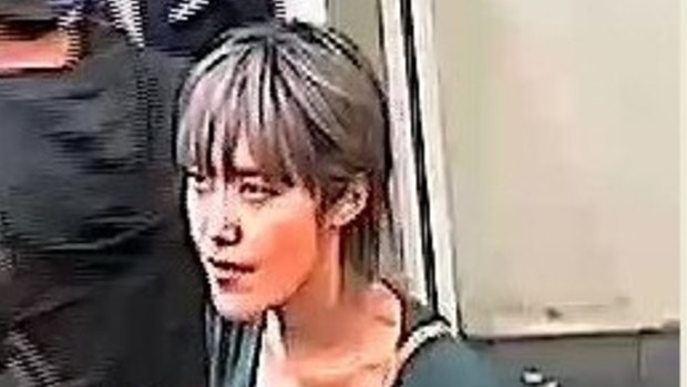 Woman police wish to speak to over a pickpocket incident in a Fitzroy bar.