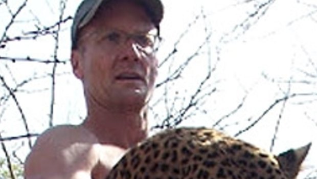 Dr Walter Palmer holding a dead leopard.