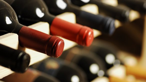 Storing red online wine at home