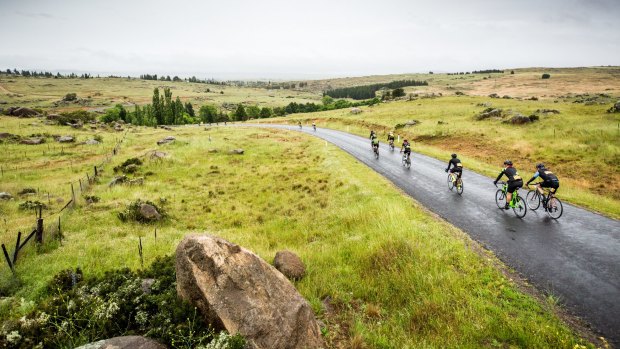 Tour de france snowy mountains 2025