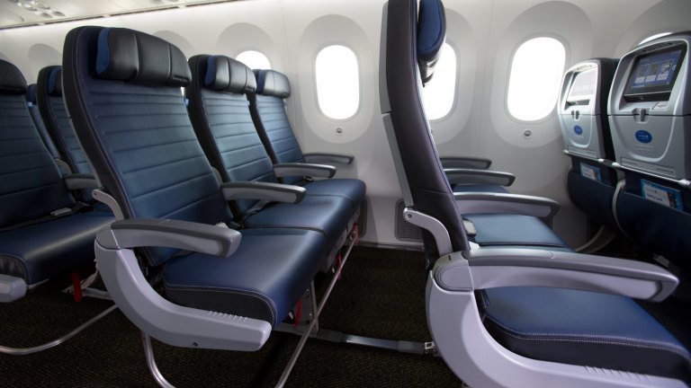 Airline review United Economy Plus B787 9 Dreamliner Melbourne