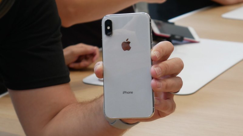 Hands on with Apple's iPhone X, iPhone 8 and Watch Series 3
