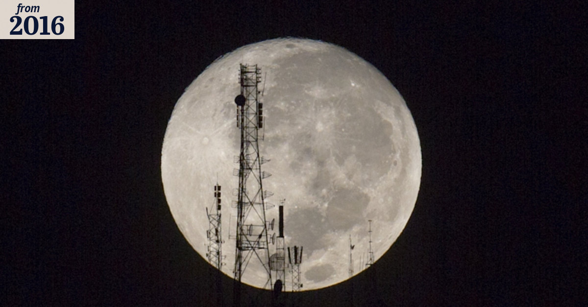 Perth awaits supermoon phenomenon, here's the best spots to see it rise