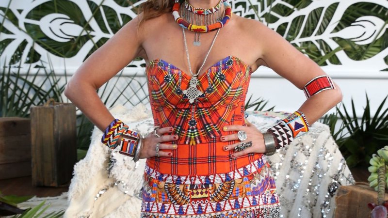 Camilla kaftan warehouse sale ends in arrest for woman posing as