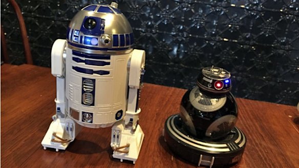 Hands on Sphero R2-D2 and BB-9E Star Wars: The Last Jedi droids