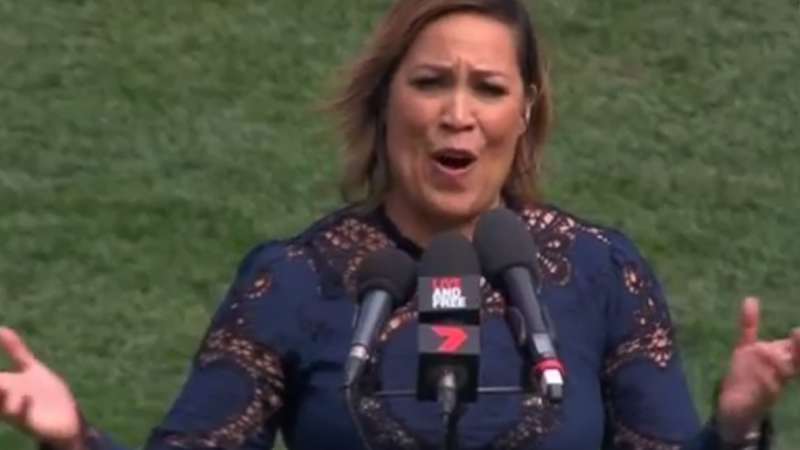 AFL Grand Final 2015: Kate Ceberano forgets national anthem lyrics