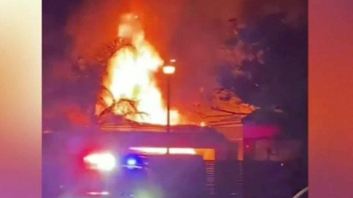 South Australia news: Devastating Adelaide fire destroys house, luxury ...