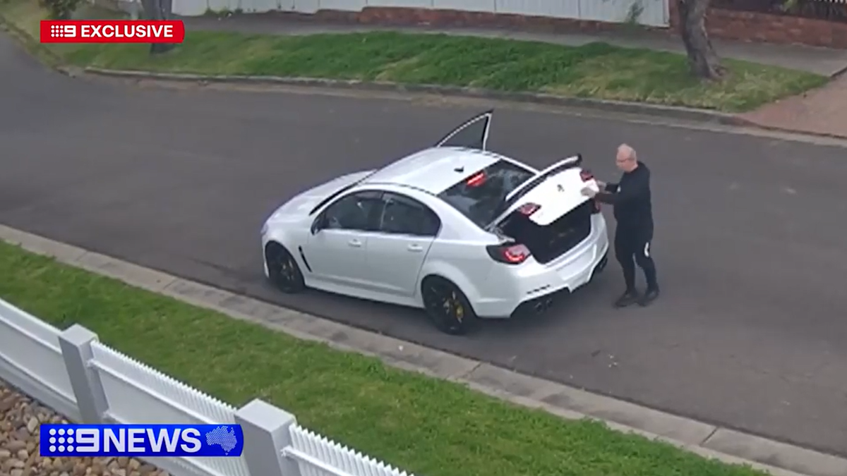 Stranger steals $120,000 car in front of Sydney man trying to sell it ...