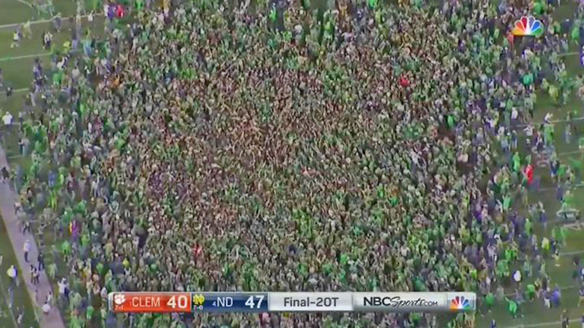 Notre Dame fans slammed for storming field amid COVID19 after Clemson