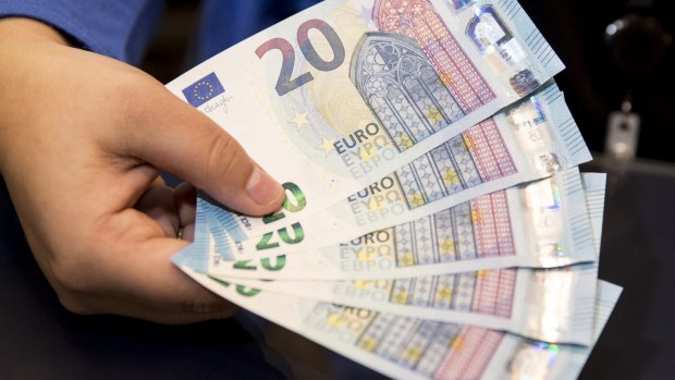 Euro seen rallying as short term political risk recedes