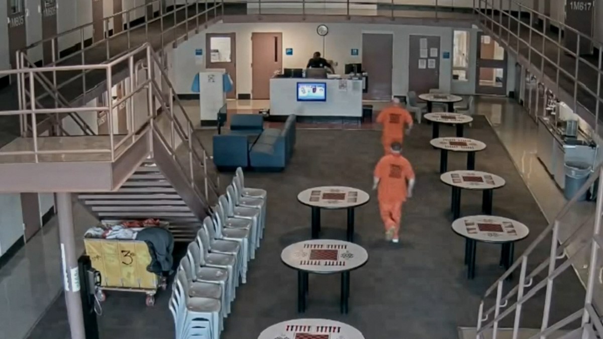 Inmates rush to save unconscious deputy's life in prison in Georgia ...