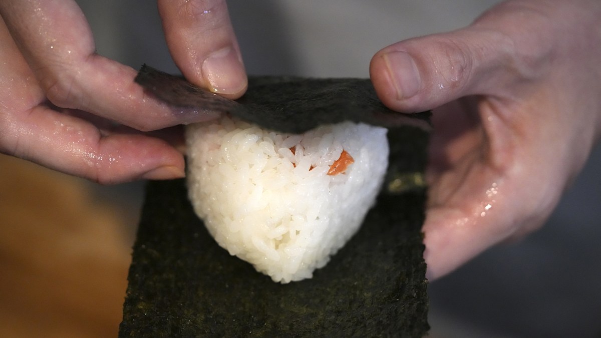 健康・医学 ONIGILI Onigiri: What is it, and how is it made? Your guide to Japan's