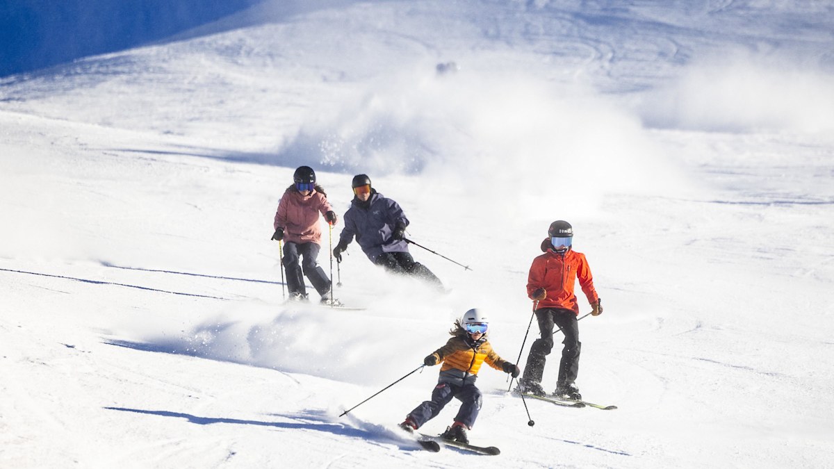 How to ski on a budget: This is the cheapest time to go skiing in ...