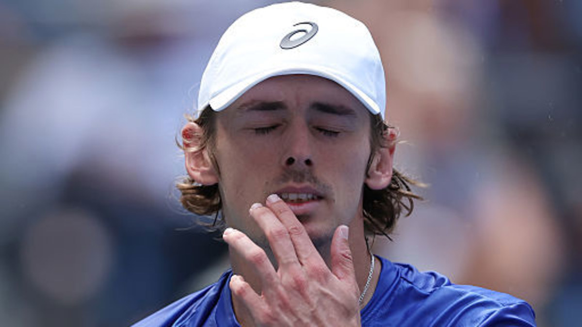 Alex de Minaur eliminated as grand slam quarter-final curse continues against Felix Auger-Aliassime