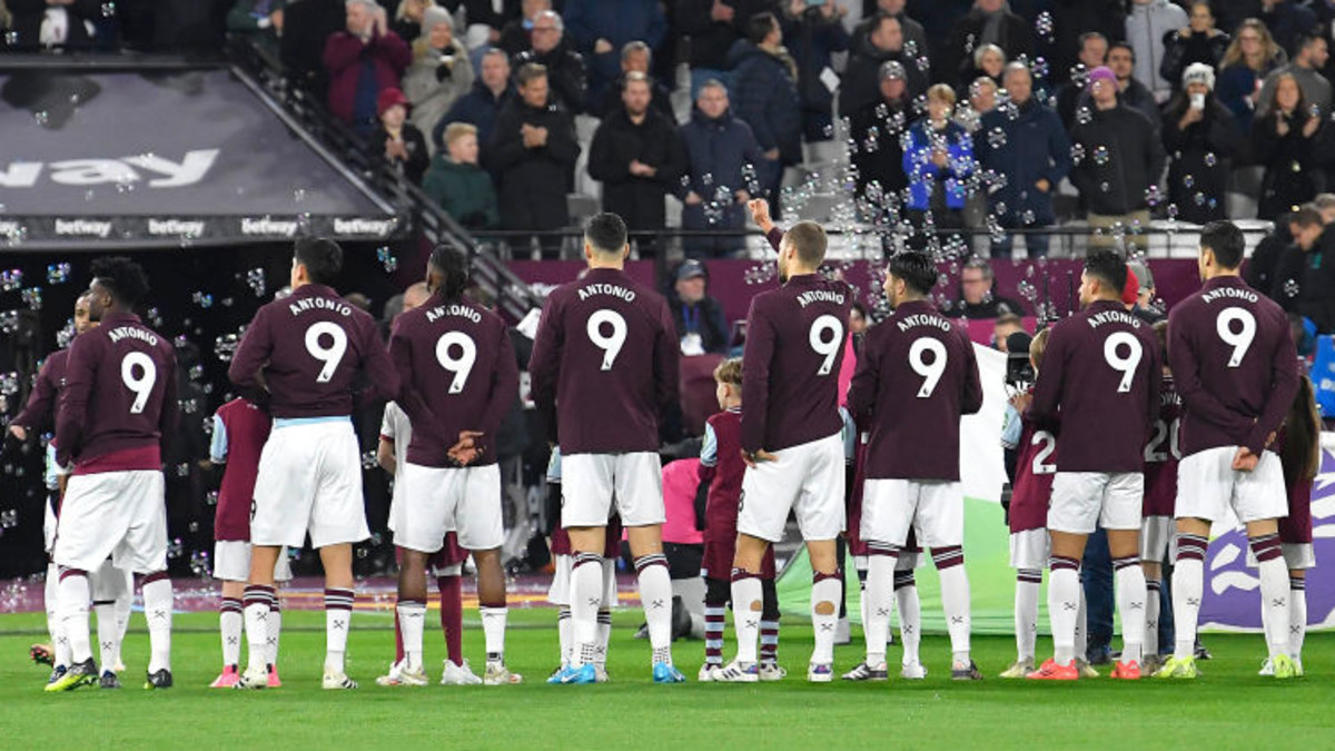 West Ham players pay tribute to Michail Antonio after car crash