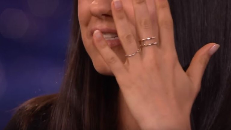 Mila kunis engagement ring carat hotsell