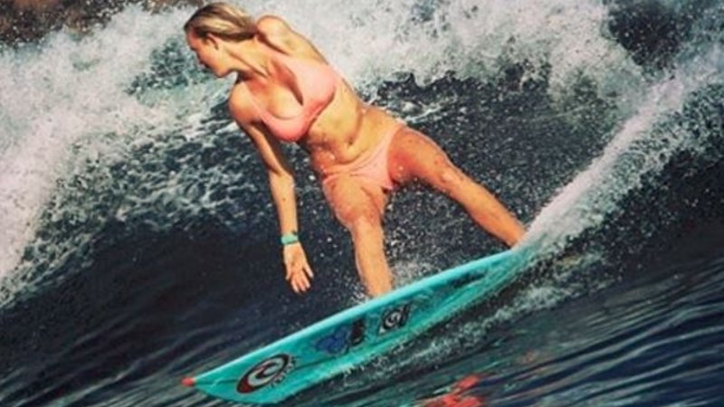 Champion surfer Bethany Hamilton conquers Hawaii monster wave Pe ahi aka Jaws
