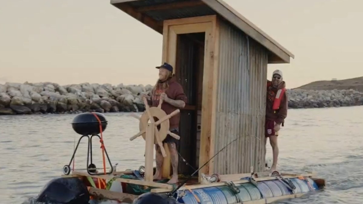 Mates sail dunny-dinghy to Kangaroo Island | Nine.com.au