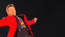 Harry Styles proved why he’s such a showman during a recent Mexico show, saving an on-stage blunder without missing a beat. 