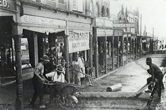 Concreting Military Road in 1920.