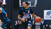 Cole Anthony playing for Melbourne United during the pre-season.