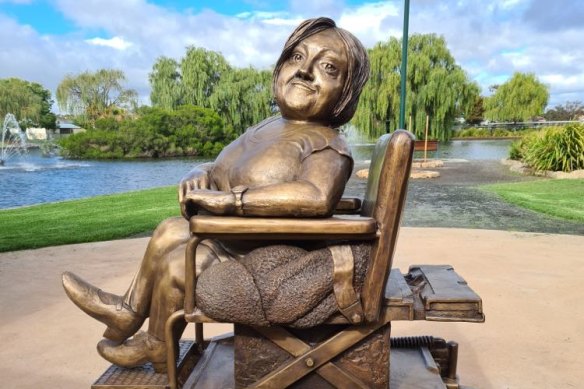 The bronze statue of Stella Young by sculptor Danny Fraser.