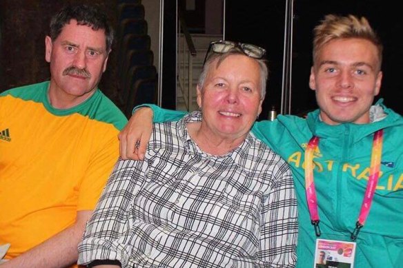 McSweyn with his mother Jacky and father Scott at the Australian embassy in London during his first World Championships in 2017.