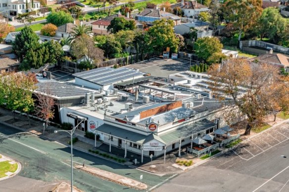 The leasehold of the Foundry Hotel in Bendigo has come to market for the first time in 33 years.