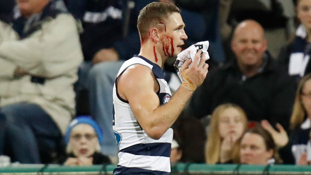 Joel Selwood leaves the field under the blood rule back in 2017.